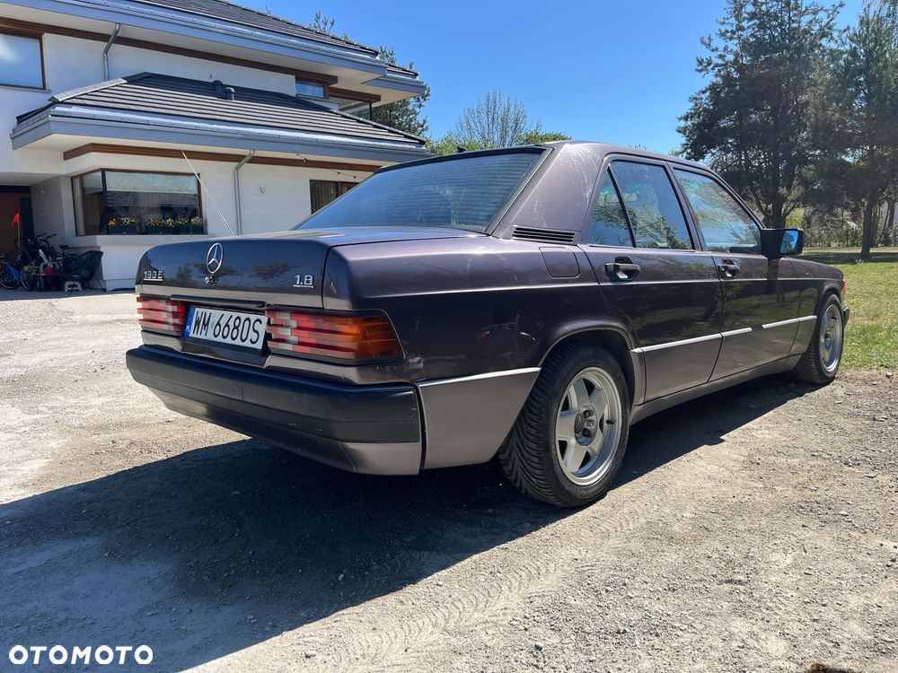 Mercedes-Benz W201 (190) - 1