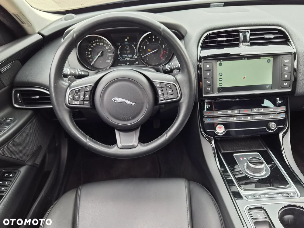 Jaguar XE 2.0 T Prestige - 6