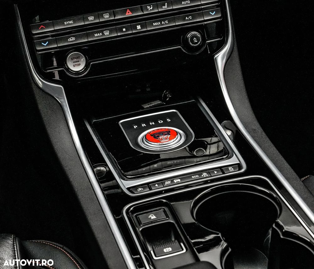 Jaguar XE 2.0 Prestige - 20