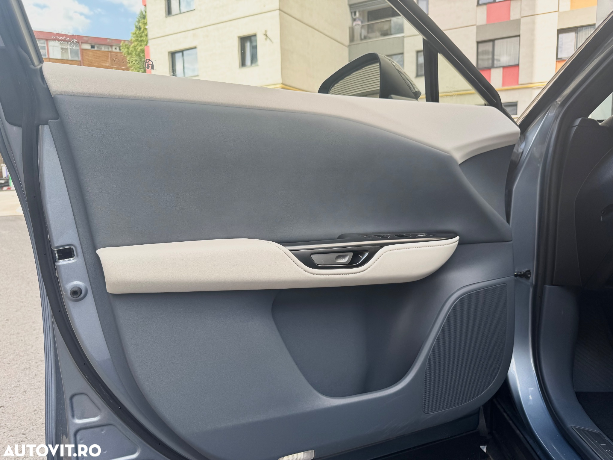 Lexus RZ 450e AWD Executive - 10