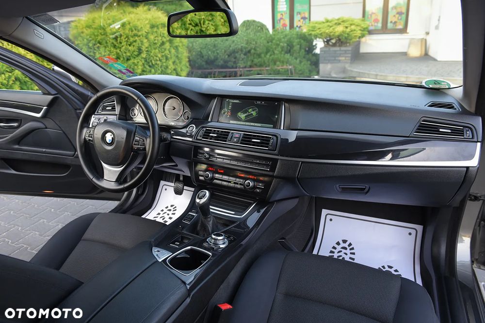 BMW Seria 5 518d Luxury Line - 30