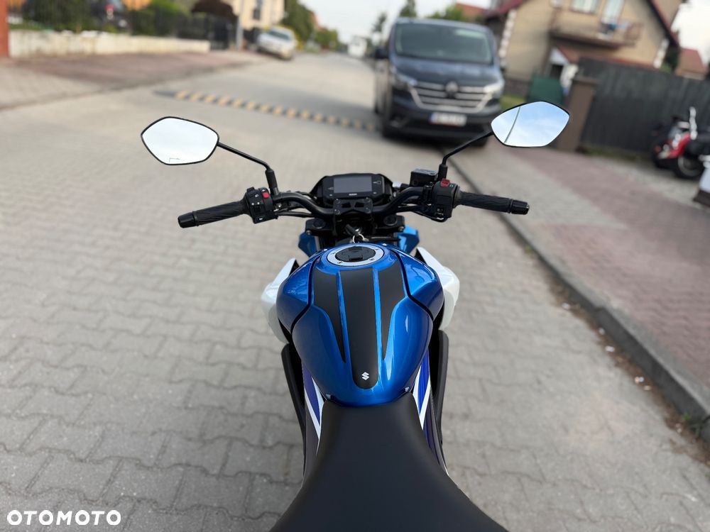 Suzuki GSX - 19