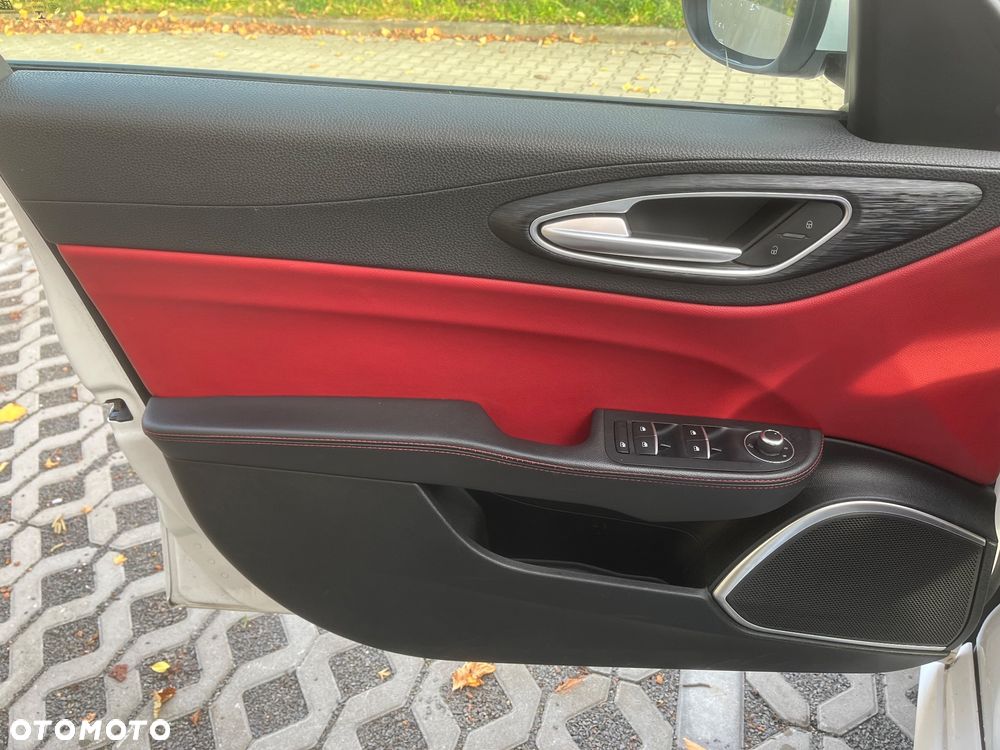Alfa Romeo Giulia - 14