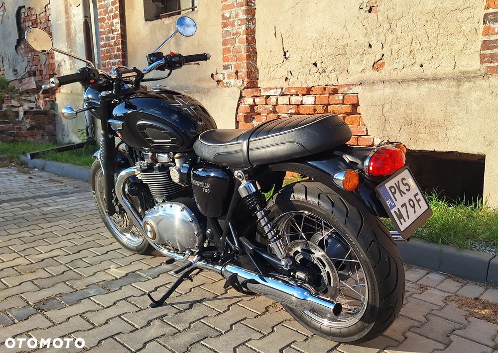 Triumph Bonneville - 6