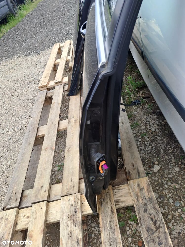 Volkswagen Passat B6 drzwi kompletne kod lakieru LC9X - 12