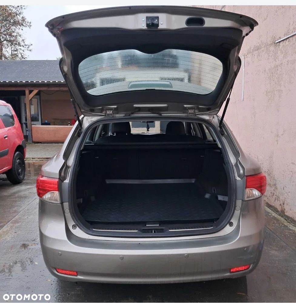 Toyota Avensis 2.0 D-4D Active - 5