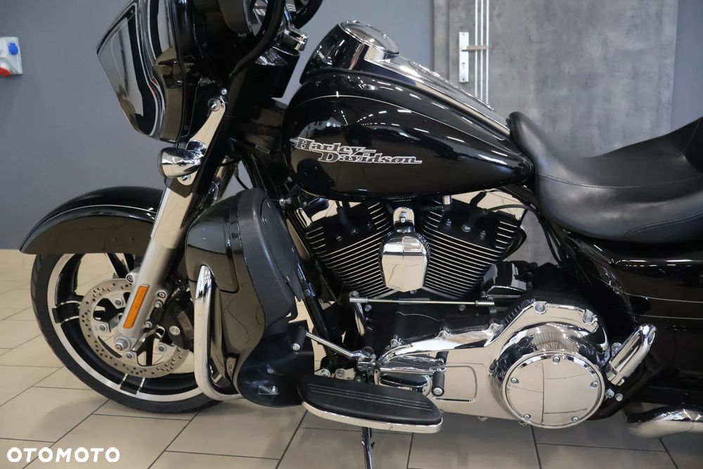 Harley-Davidson Touring Street Glide - 13