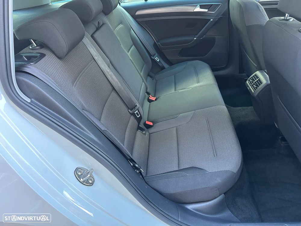 VW Golf Variant 1.6 TDi R-Line - 10