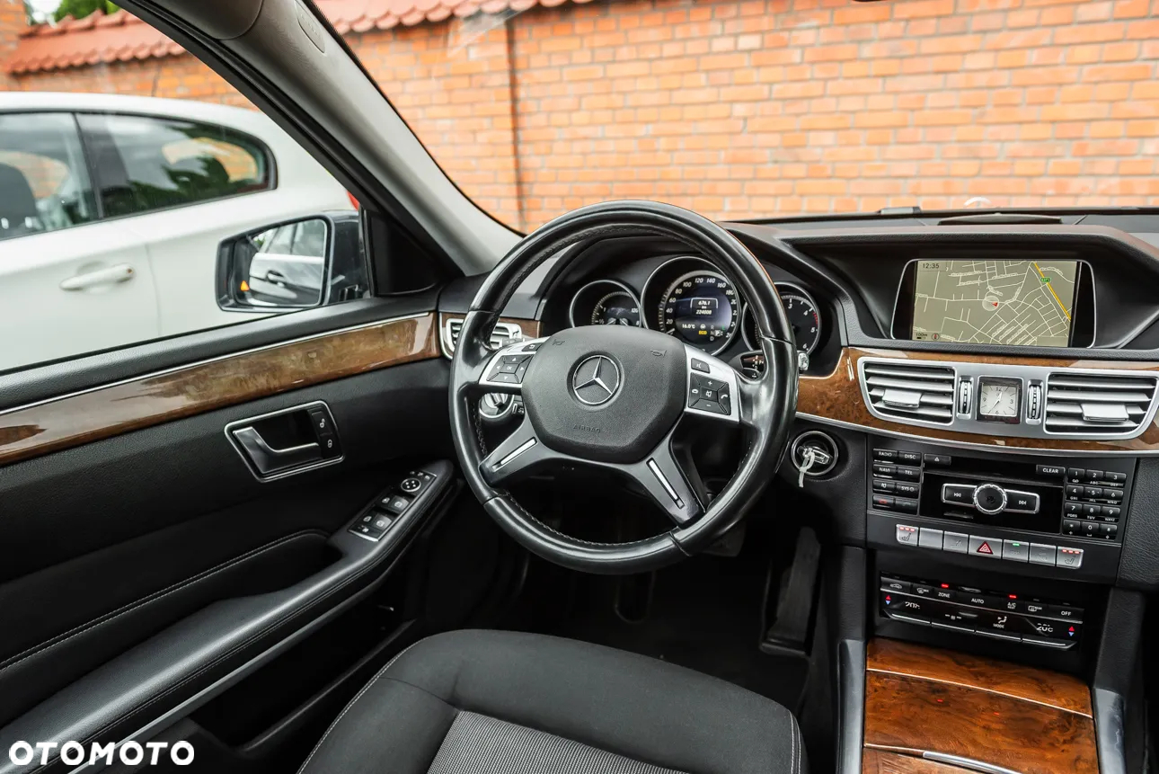 Mercedes-Benz Klasa E 350 BlueTEC 4-Matic Classic - 32