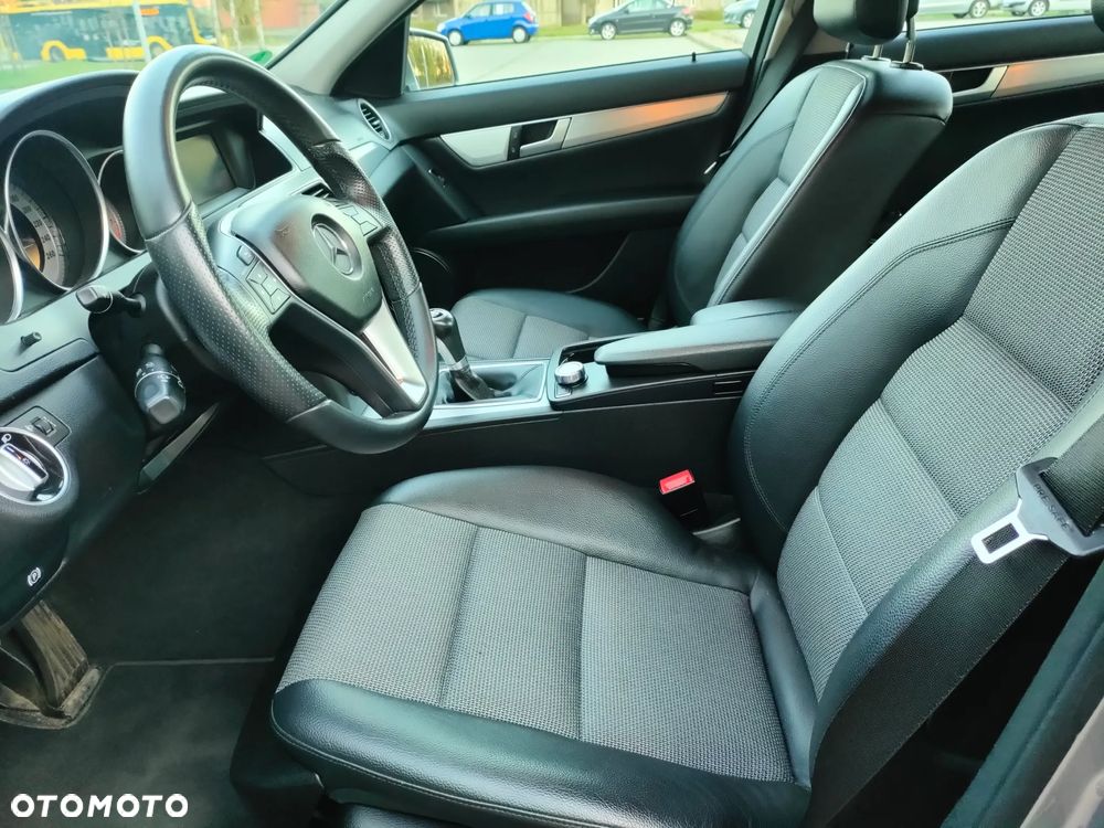 Mercedes-Benz Klasa C 180 CGI BlueEFFICIENCY Avantgarde - 11