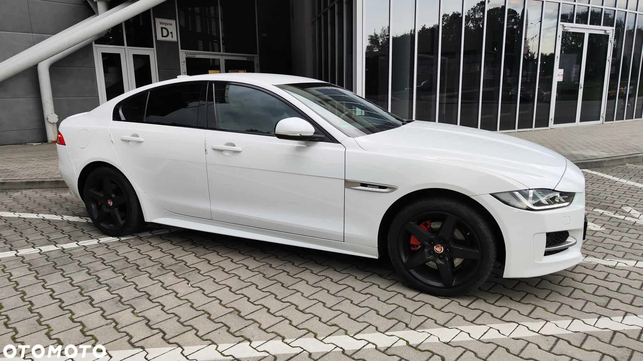 Jaguar XE 20d AWD R-Sport - 18