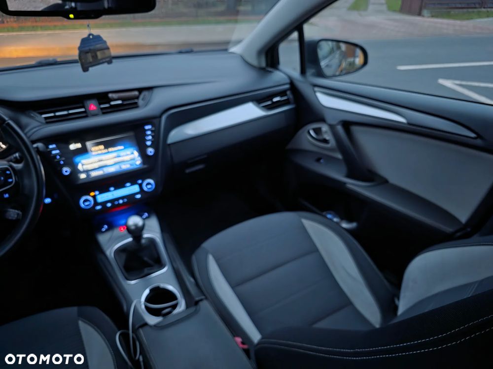 Toyota Avensis 2.0 D-4D Premium - 19