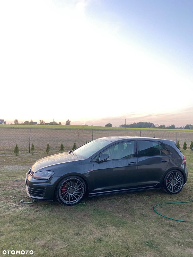 Volkswagen Golf - 8