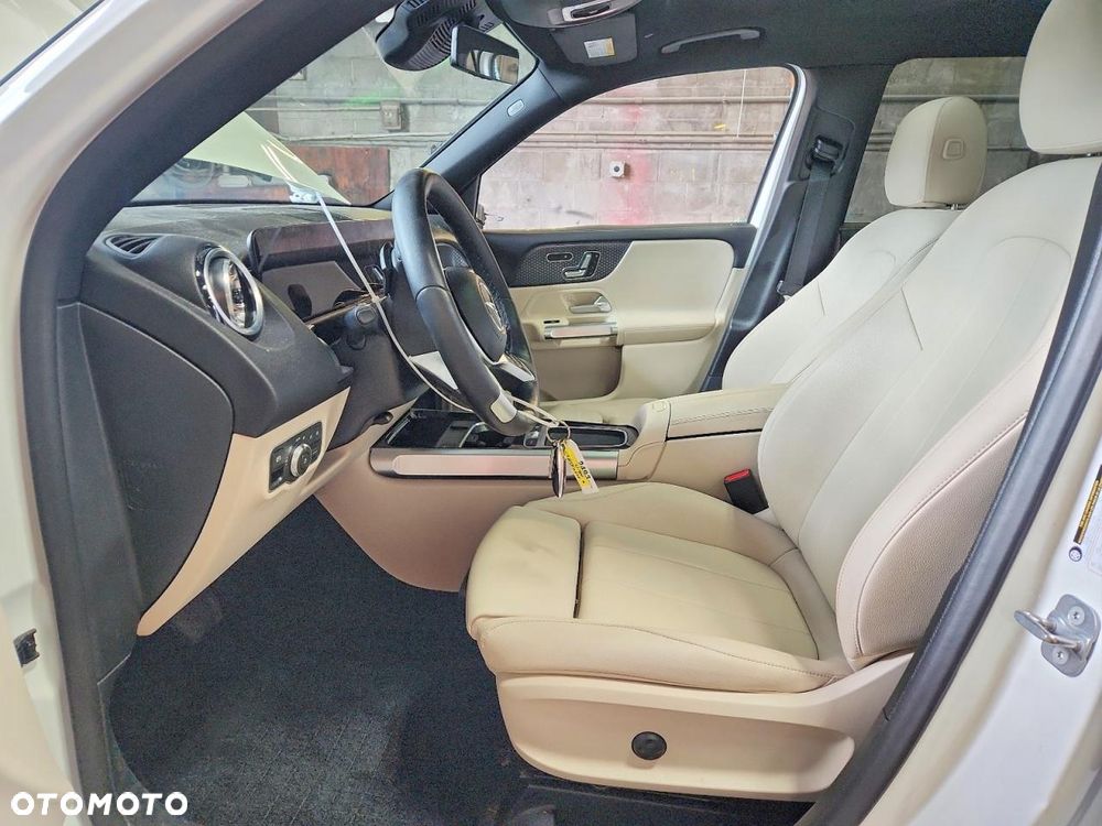 Mercedes-Benz GLB - 8