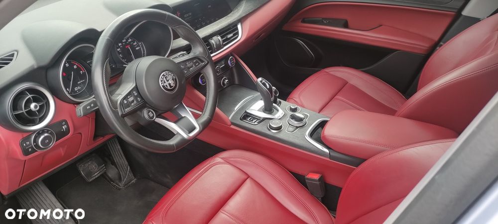 Alfa Romeo Stelvio - 17