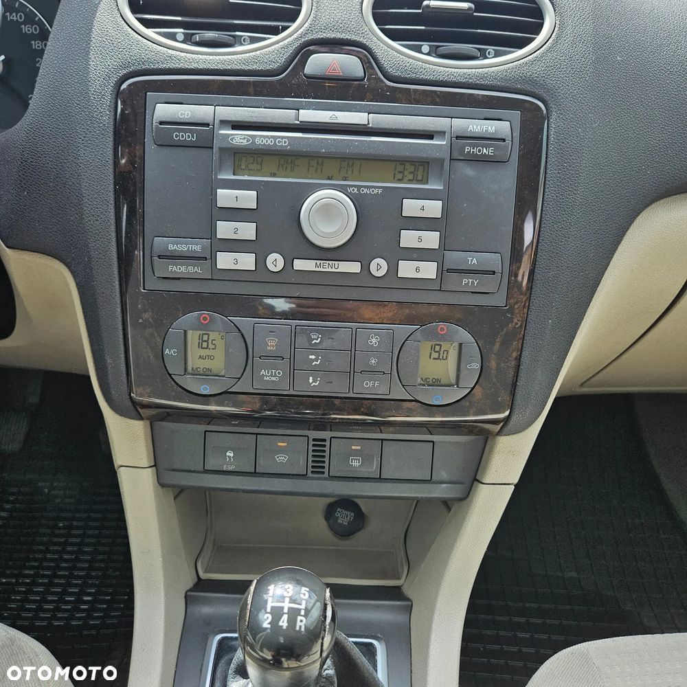 Ford Focus 1.6 Ghia - 6