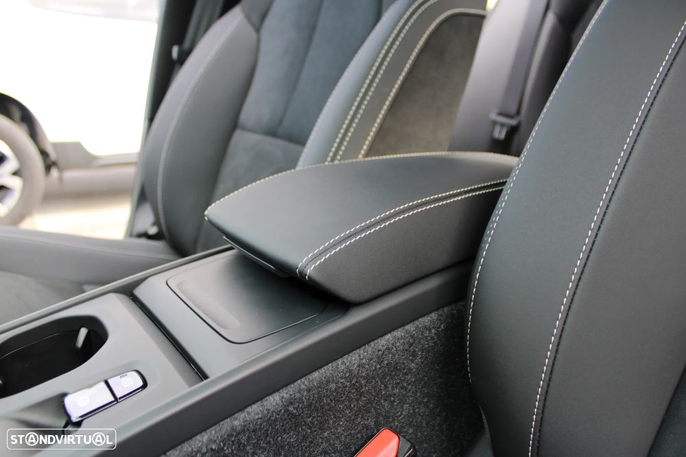 Volvo XC 40 1.5 T2 Plus Dark Auto - 33