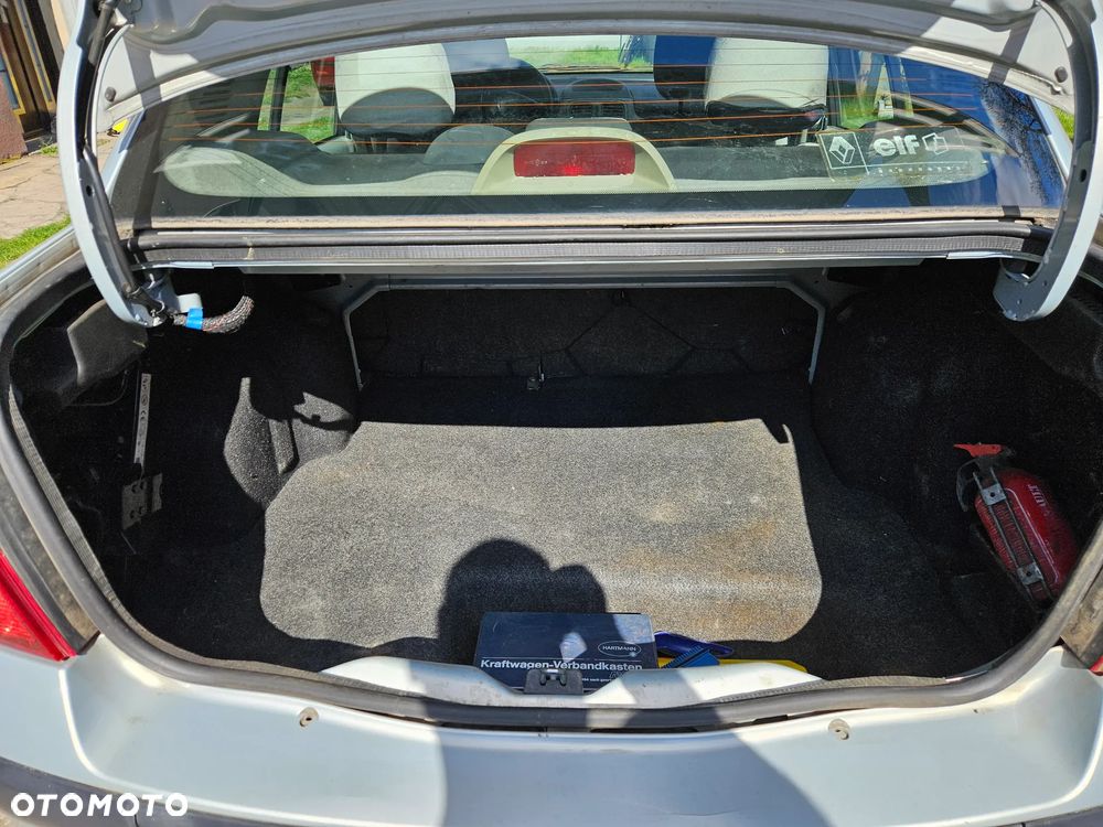 Renault Thalia 1.4 16V Alize - 8