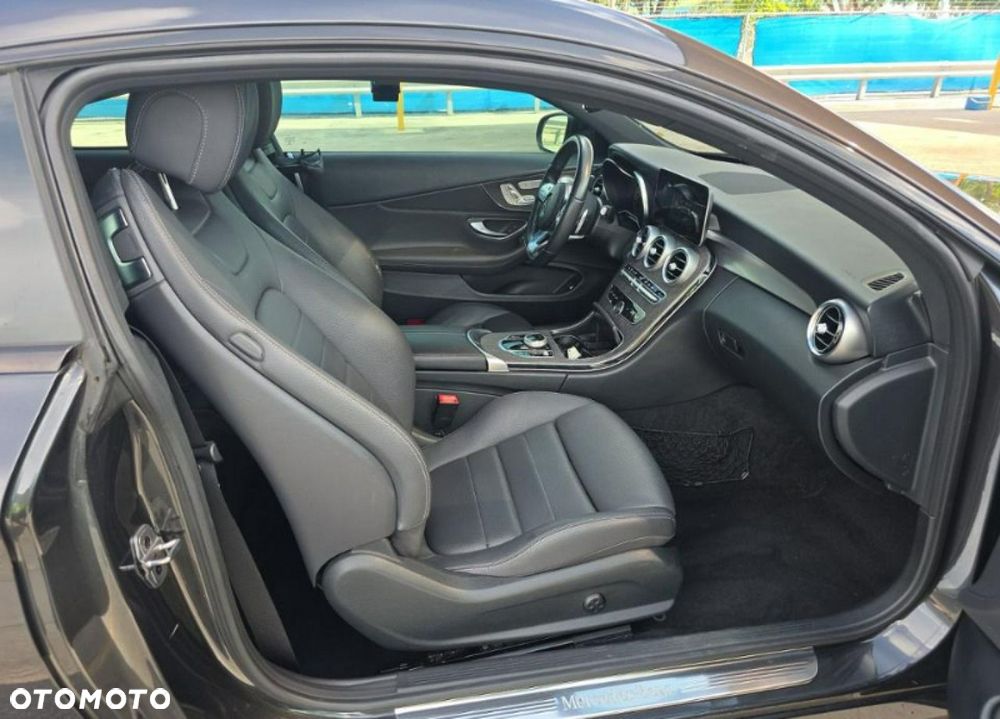 Mercedes-Benz Klasa C 300 9G-TRONIC AMG Line - 9