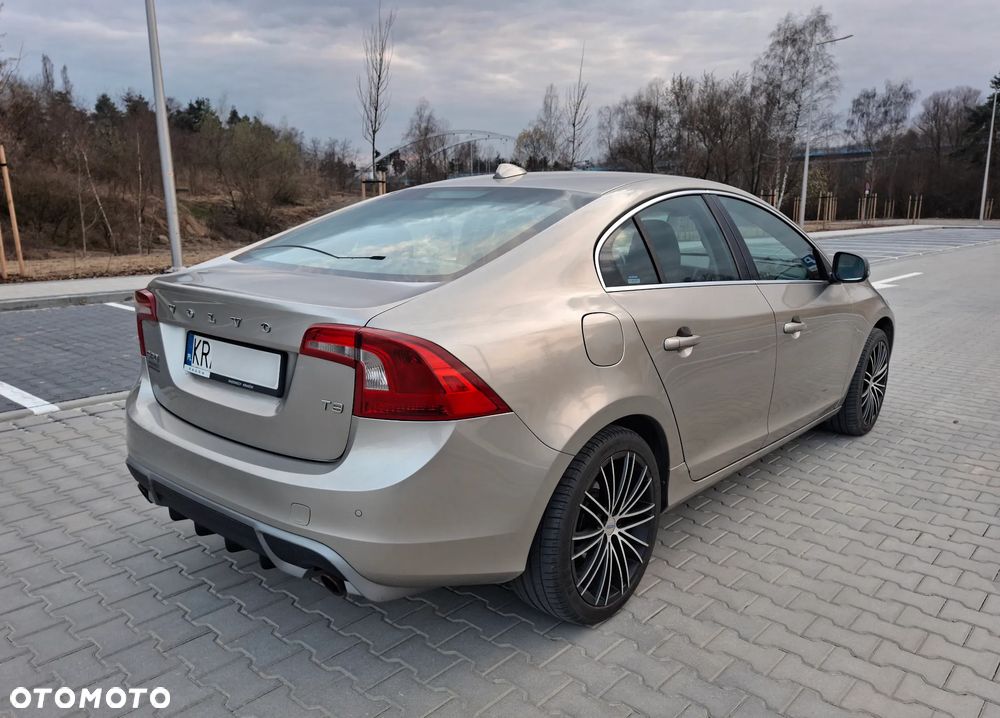 Volvo S60 T3 Momentum - 10
