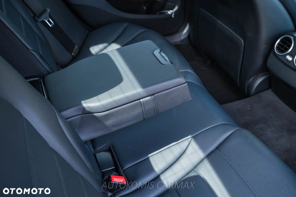 Mercedes-Benz Klasa C 300 7G-TRONIC - 21