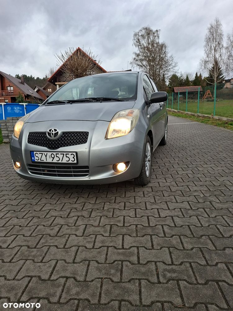 Toyota Yaris - 1