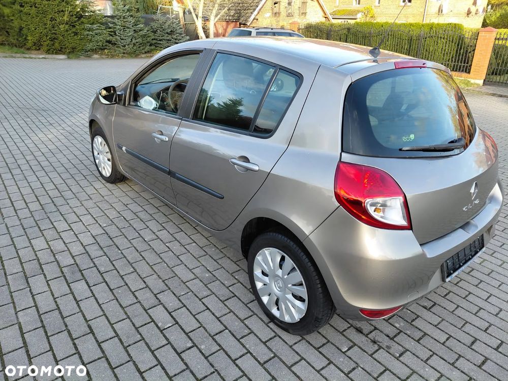 Renault Clio 1.2 16V 75 Collection - 2