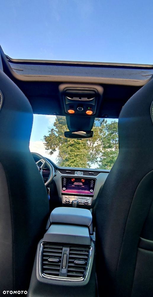 Skoda Octavia 2.0 TDI DSG RS - 9