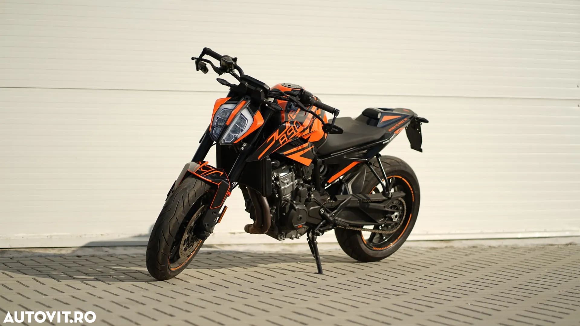 KTM 890 Duke R - 1