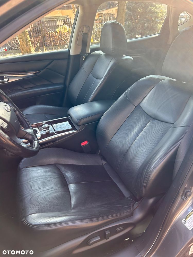 Infiniti Q70 - 8