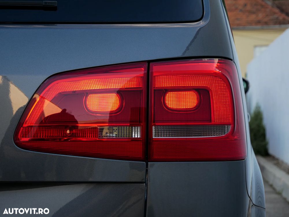 Volkswagen Touran - 16