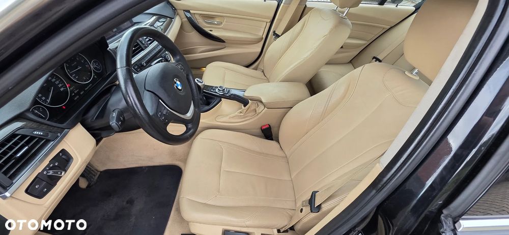 BMW Seria 3 320i Luxury Line - 10
