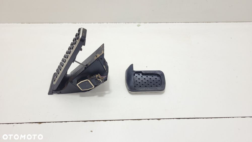 ORYGINALNA NAKŁADKA NA PEDAŁ MERCEDES AMG - 3