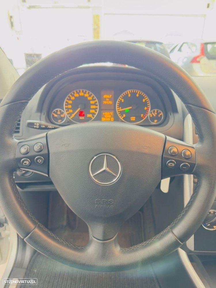 Mercedes-Benz A 200 Elegance Automatic - 22