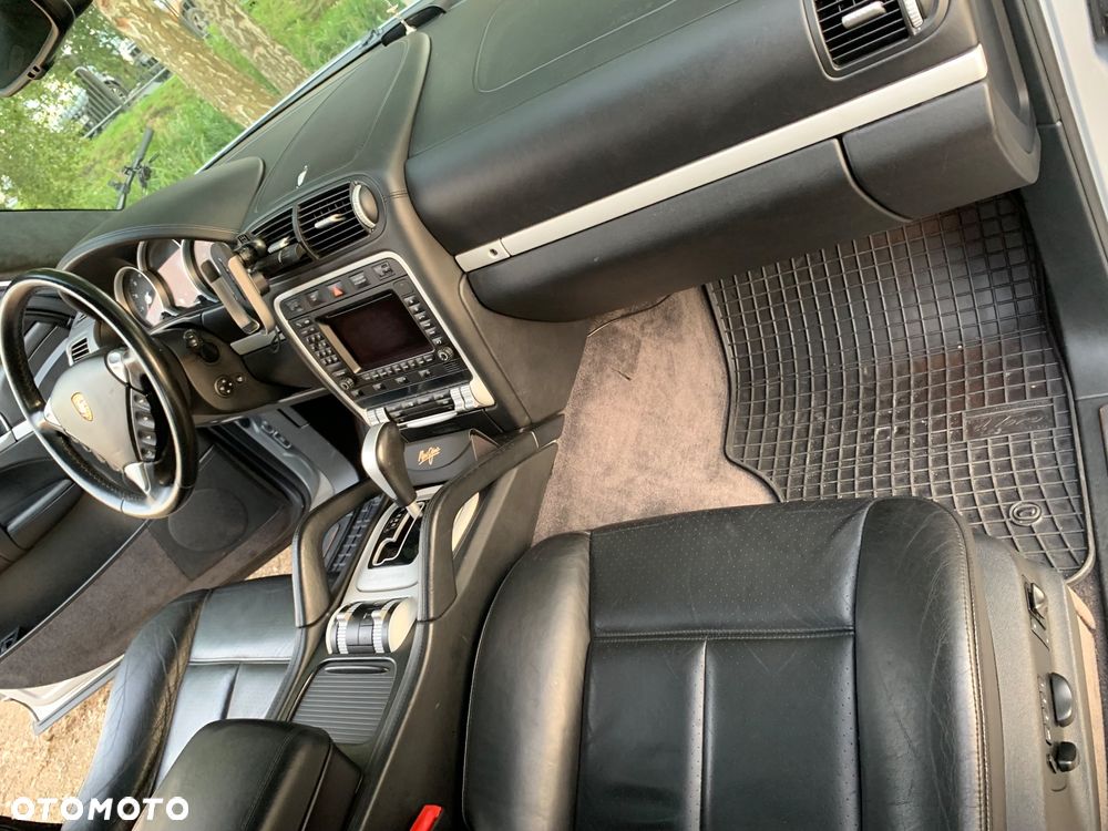 Porsche Cayenne - 14