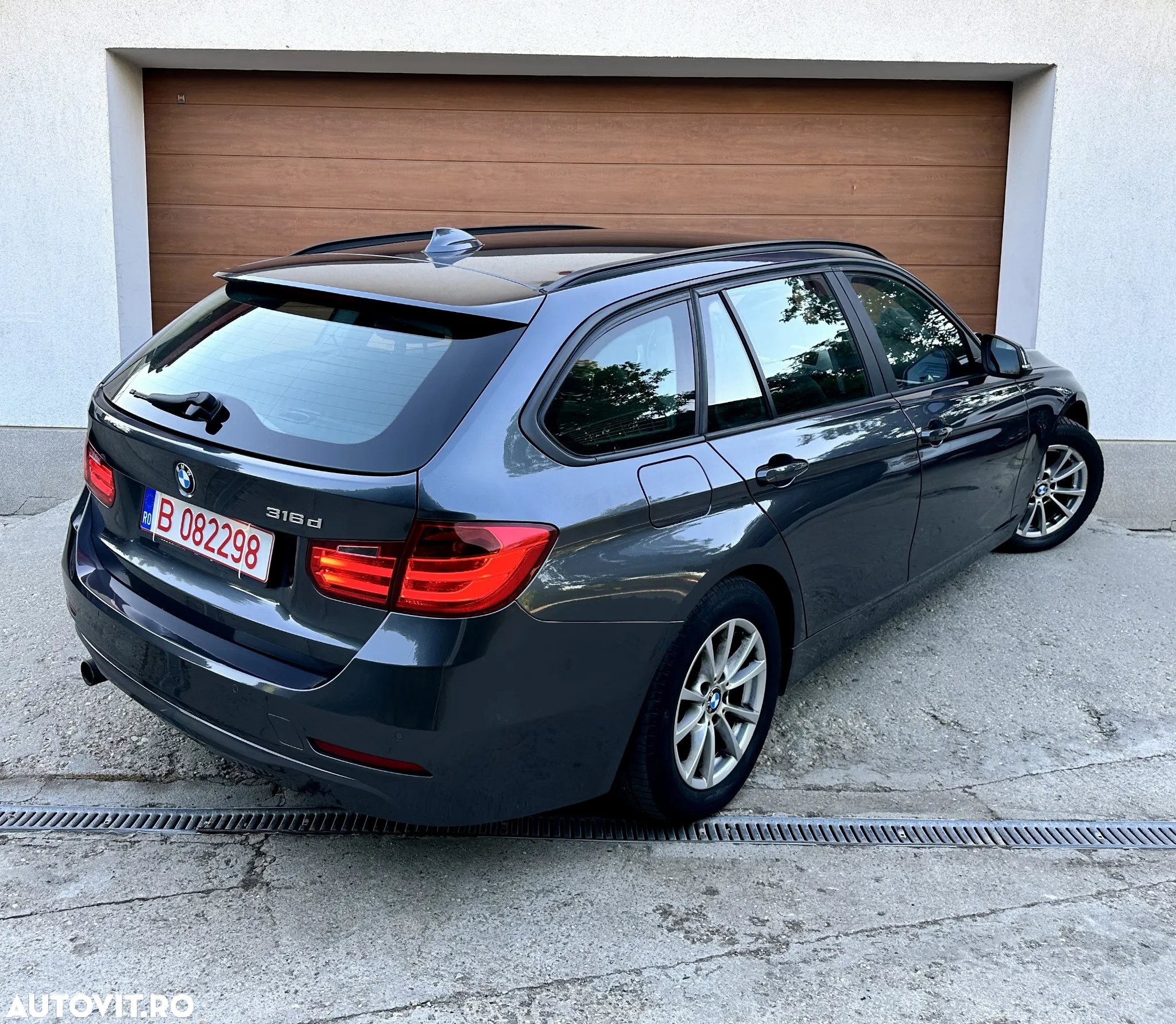 BMW Seria 3 316d Touring Advantage - 4