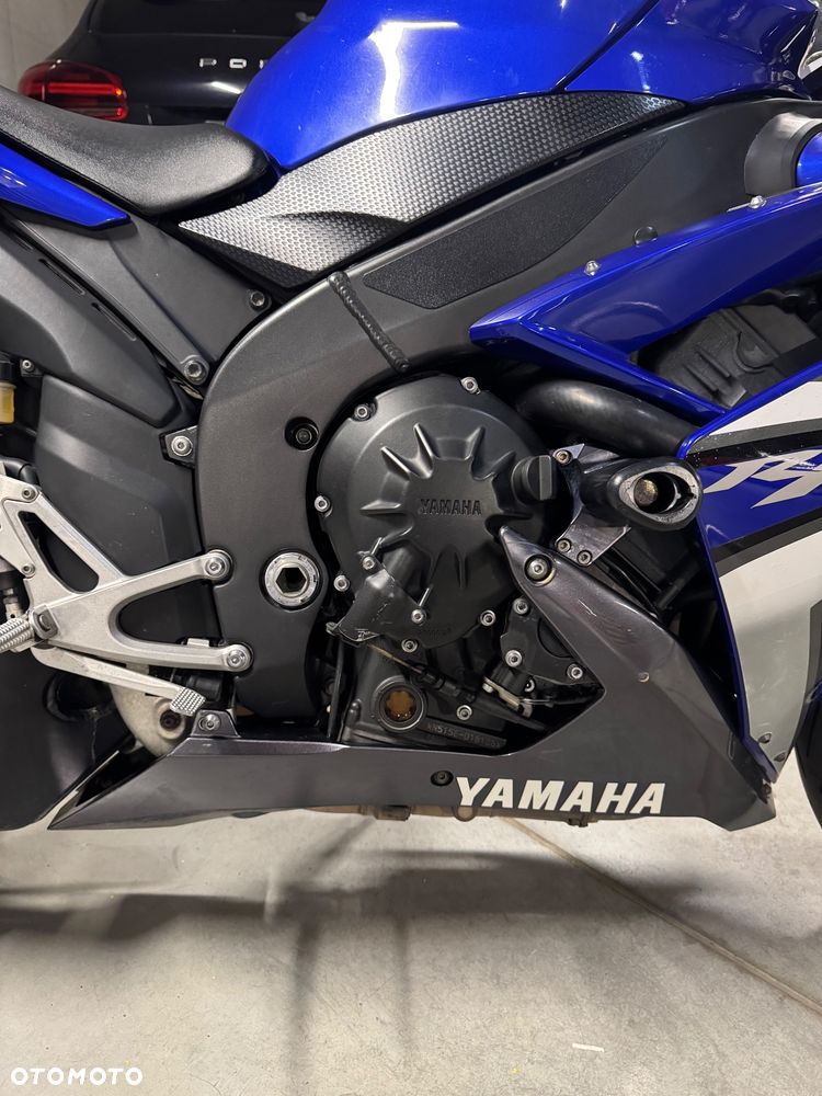 Yamaha R1 - 11