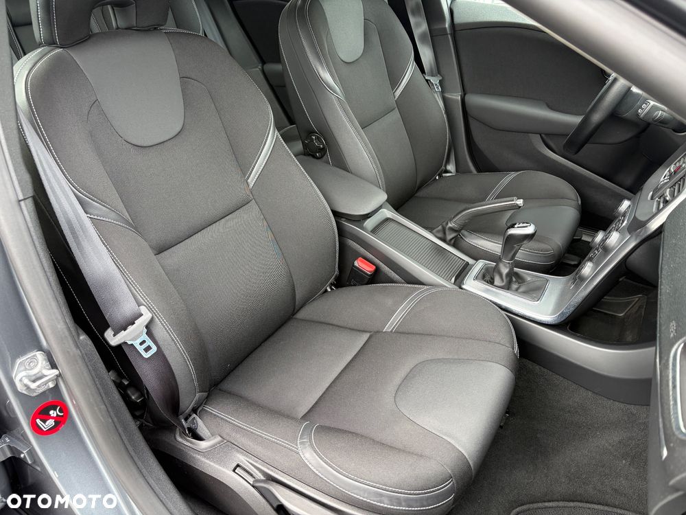 Volvo V40 D2 Momentum - 25