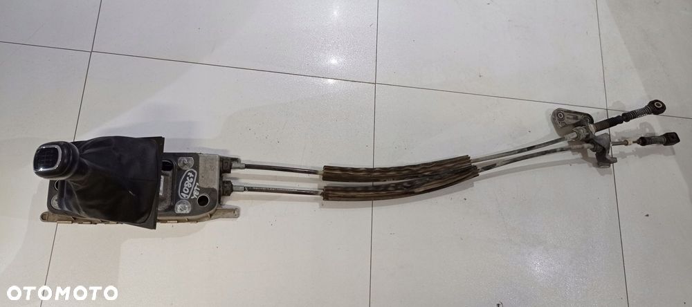 SKODA YETI WYBIERAK ZMIANY BIEGÓW 1K0711061B - 1