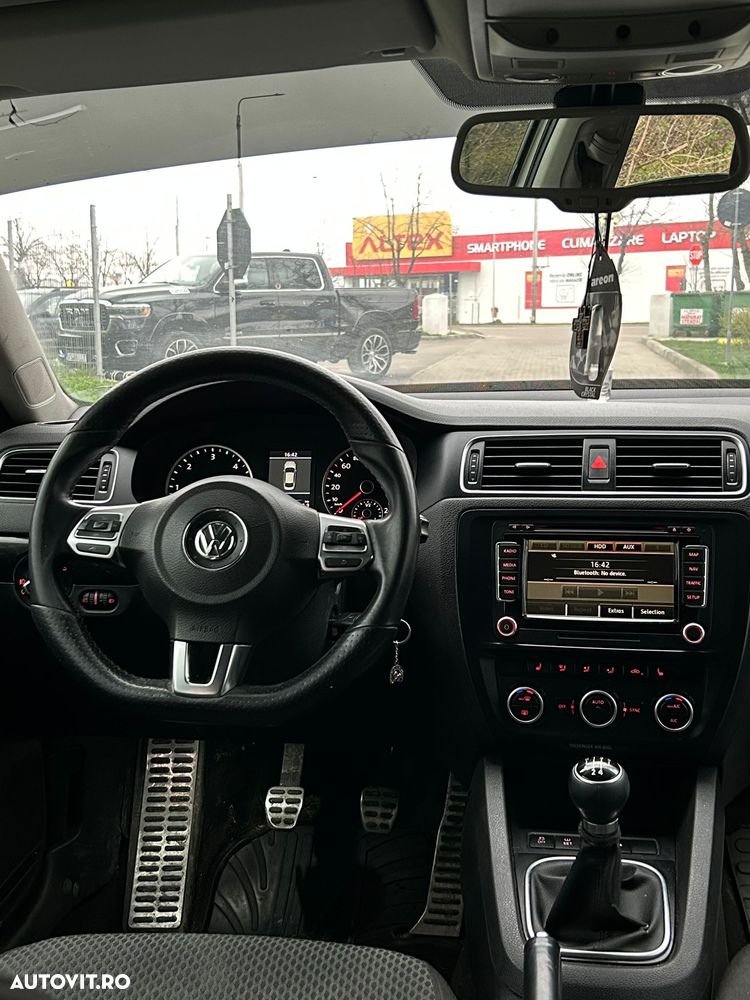 Volkswagen Jetta - 7