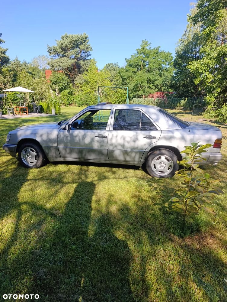 Mercedes-Benz W124 (1984-1993) ver-300-gd - 20