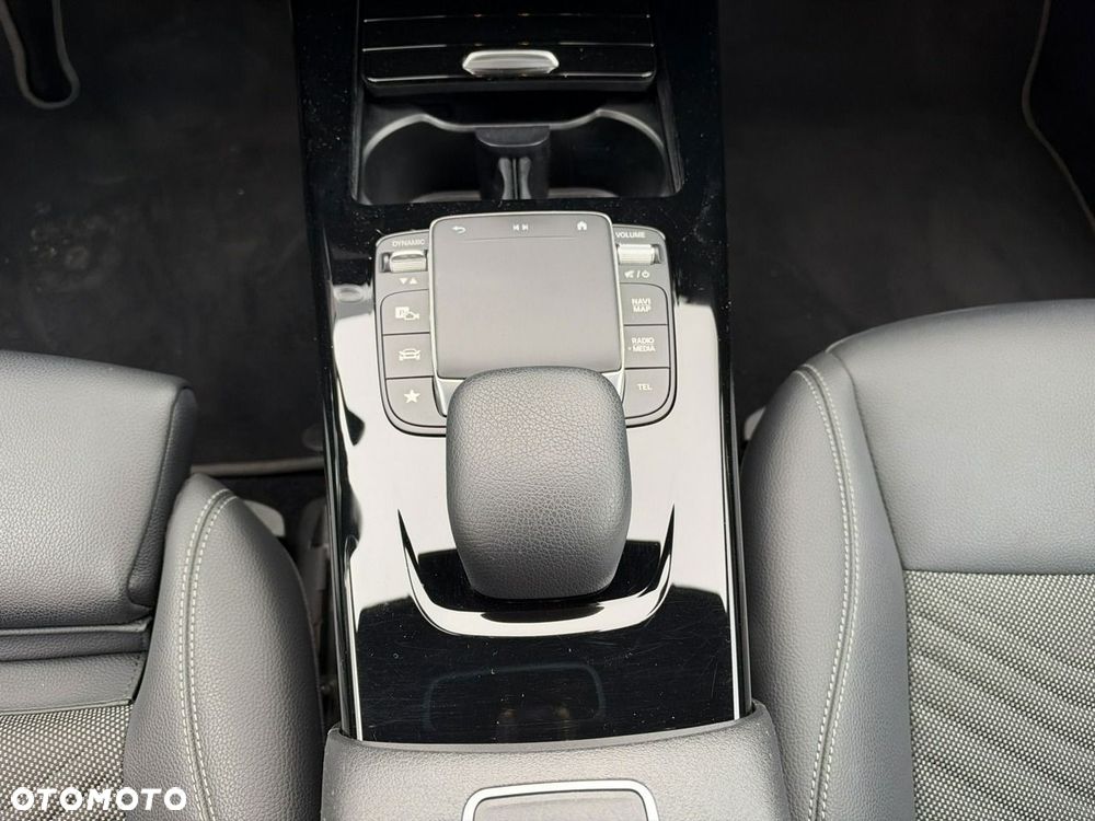 Mercedes-Benz CLA 180 7G-DCT Progressive - 23