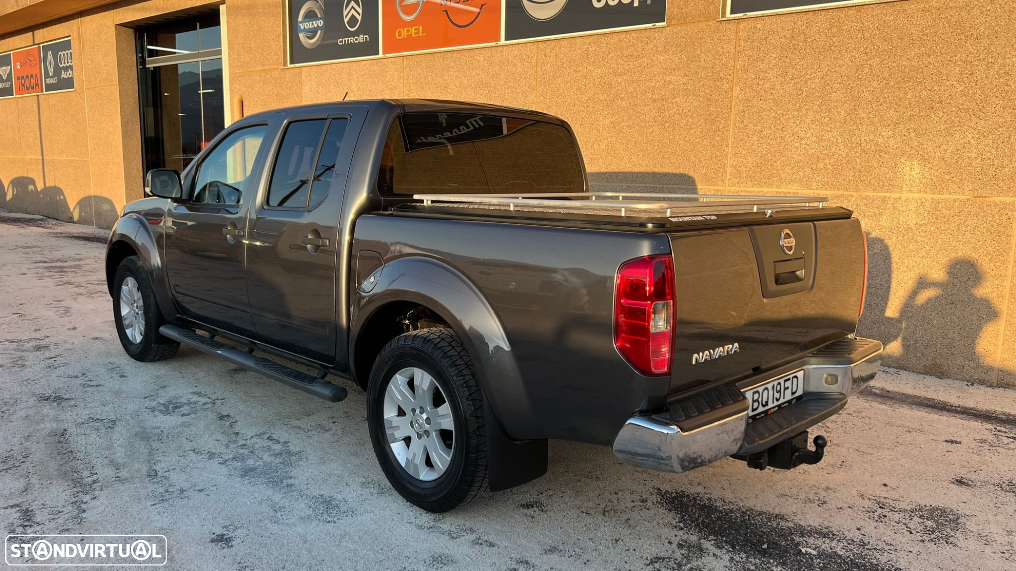 Nissan Navara 2.5 dCi CD Pilot Hi-Tech - 2