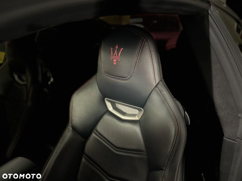 Maserati GranTurismo S Automat - 30