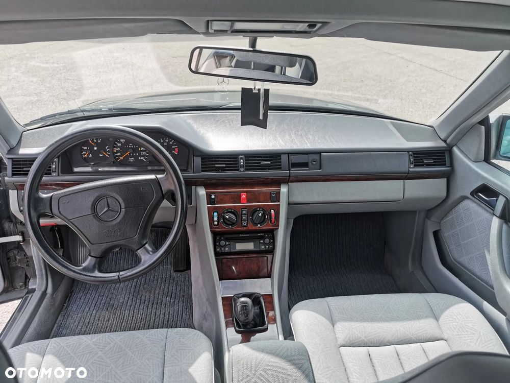 Mercedes-Benz Klasa E 220 - 11