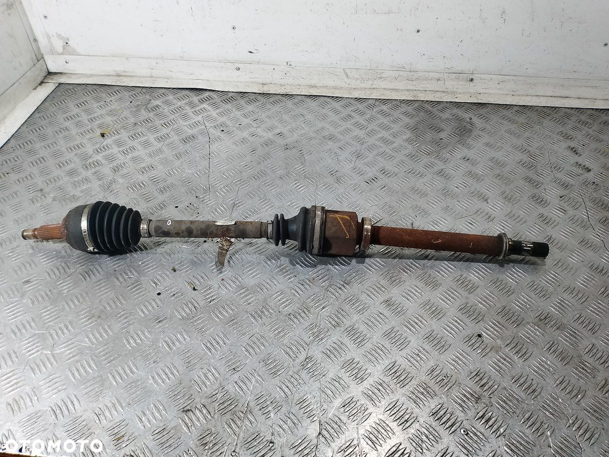 PÓŁOŚ PRAWA PRZÓD RENAULT SCENIC II ( 03-09 ) 1.5 DCI - 1