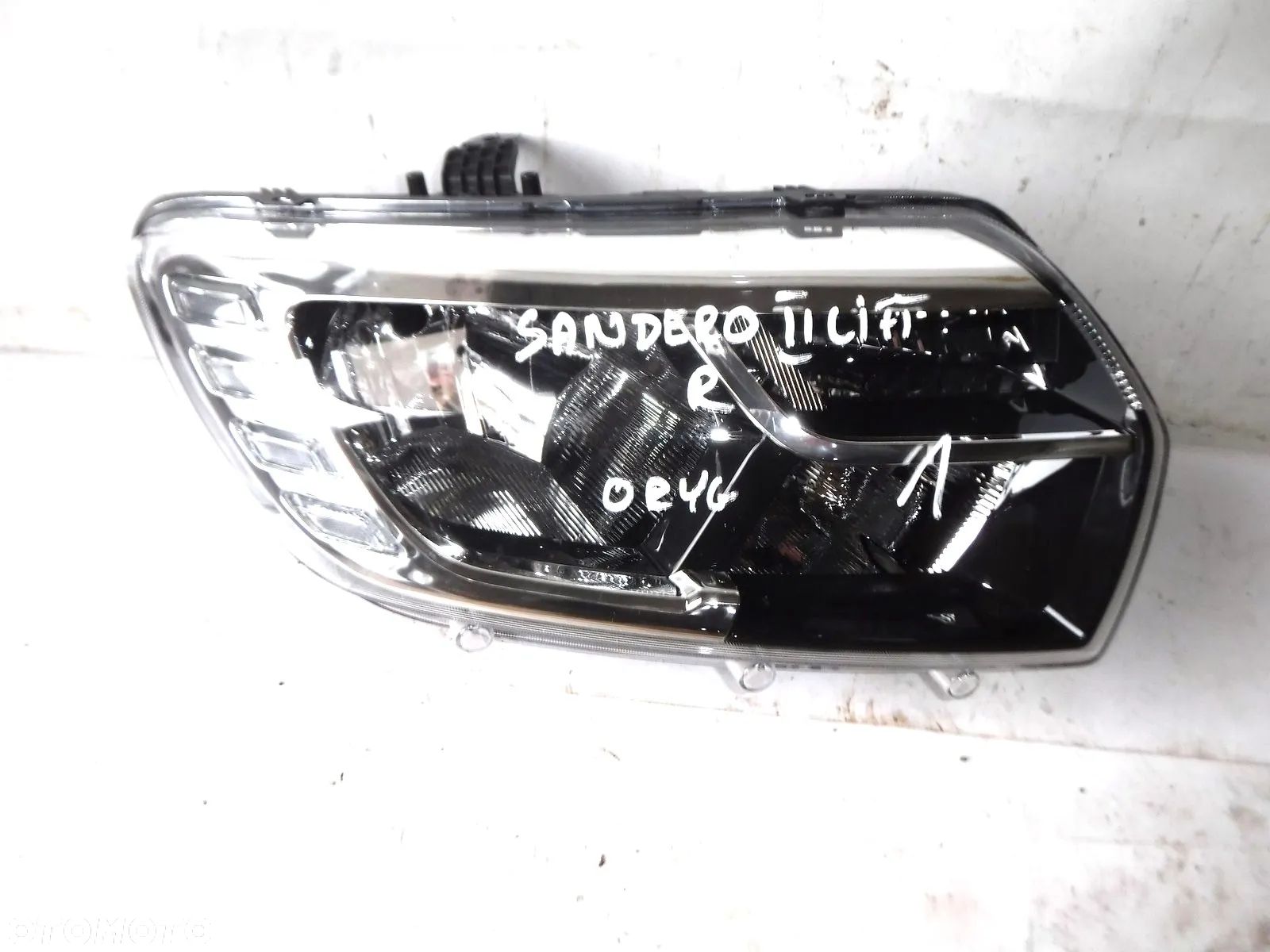 DACIA SANDERO II 2 lampa przód prawa nowa oryginał przednia - 1