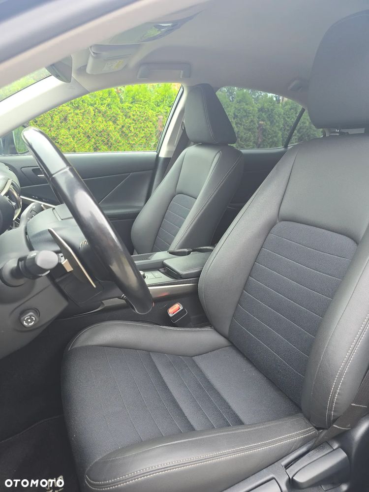 Lexus IS 200t / 300 Prestige - 20