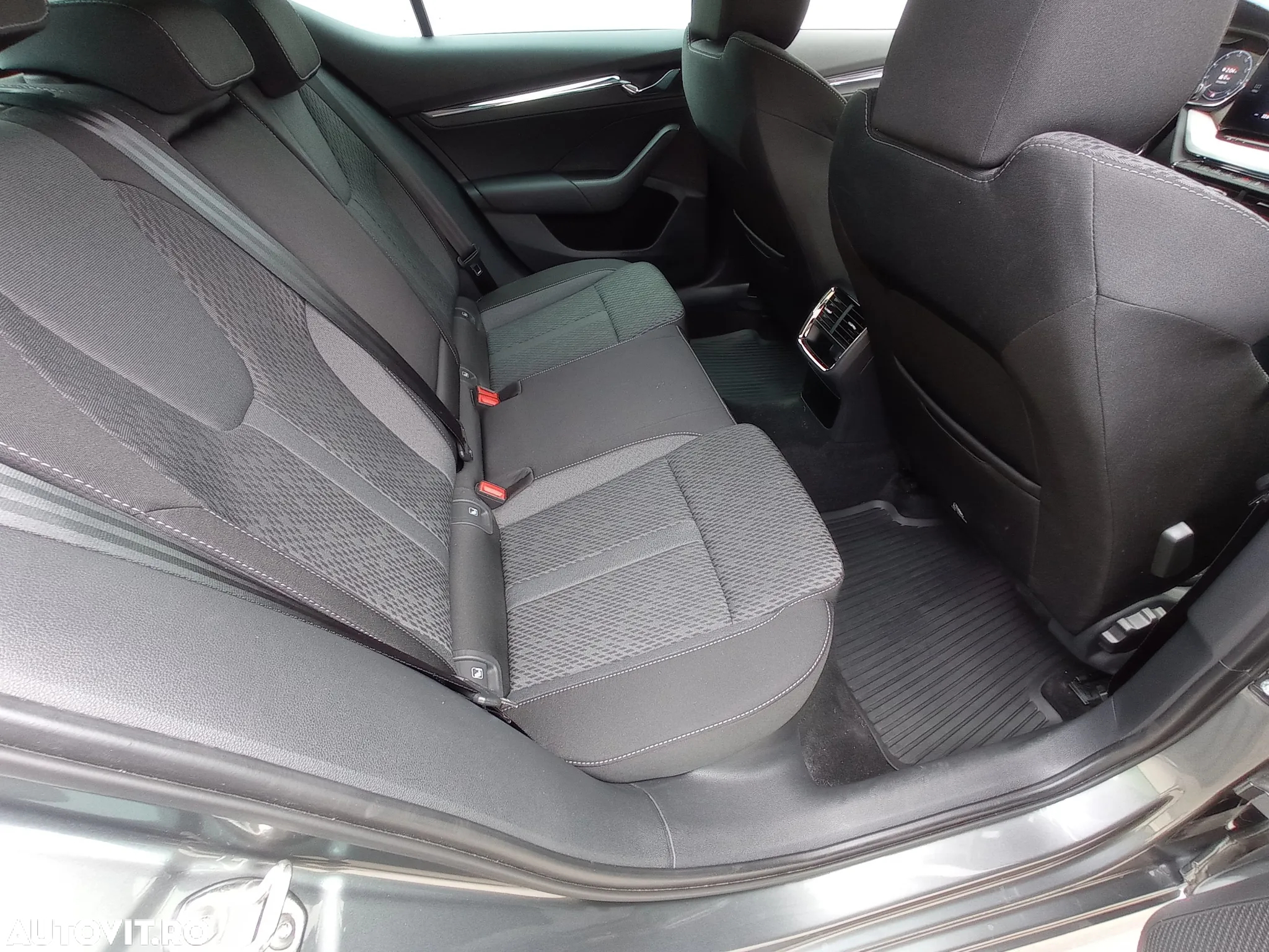Skoda Octavia 2.0 TDI DSG Style - 20