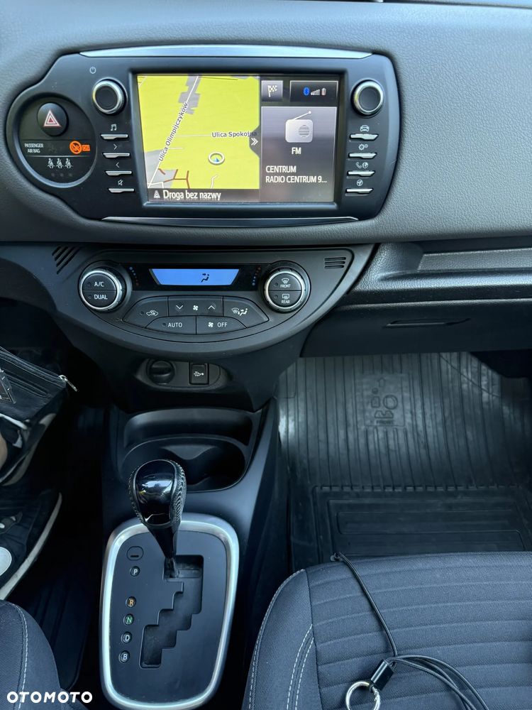 Toyota Yaris 1.5 - 12